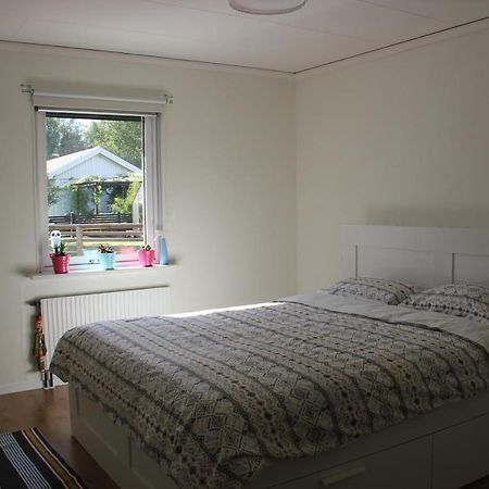 Private Room For Rent In A Villa With Garden View Almhult  Bagian luar foto