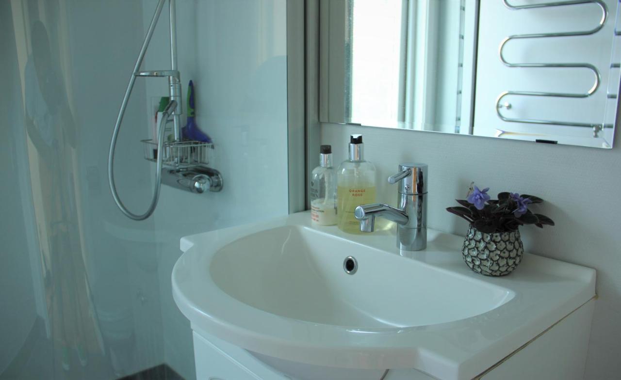 Private Room For Rent In A Villa With Garden View Almhult  Bagian luar foto